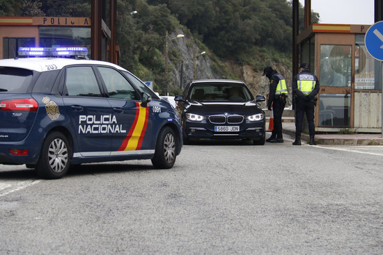 Spanish police border checkpoint at Pertús, March 17, 2020 (by Aleix Freixas)